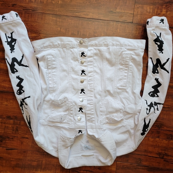 Jean jacket - Picture 1 of 3